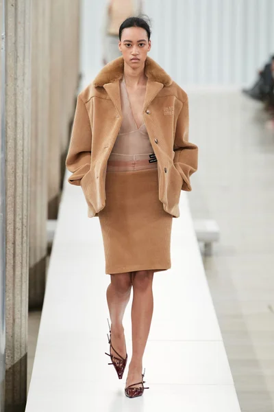 Look 2